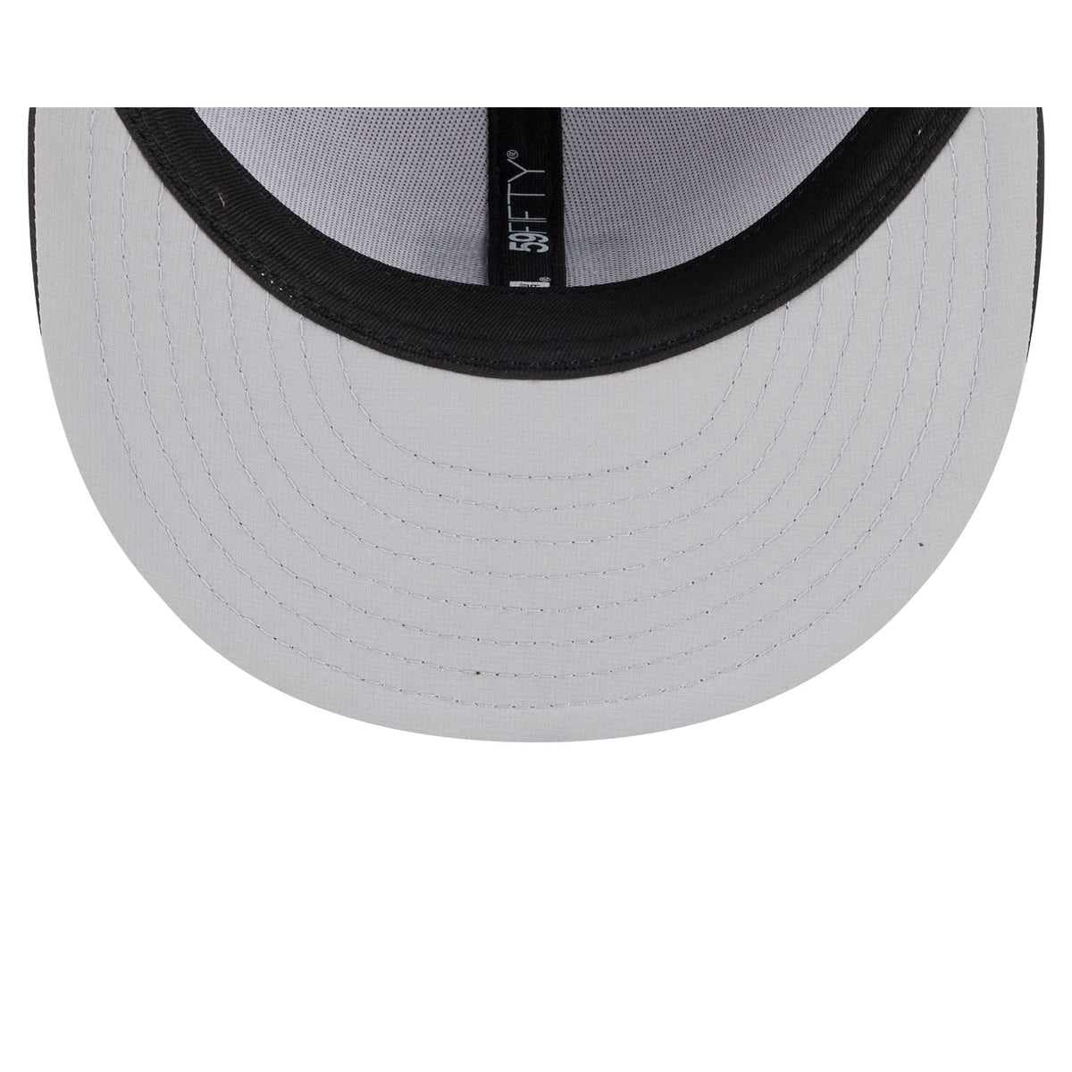 Chicago Cubs 2026 Clubhouse Black & White 59FIFTY Fitted Hat